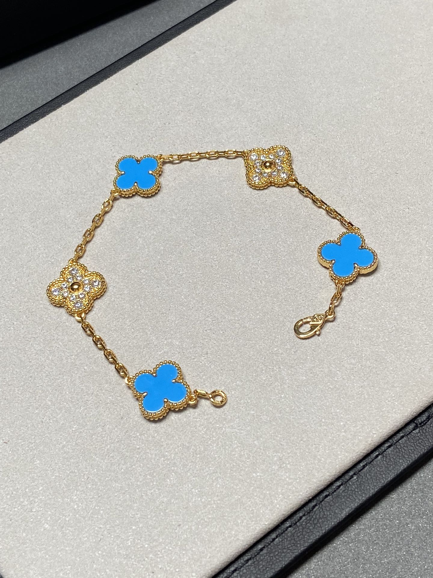 DIANA CLOVER 5 MOTIF BLUE CHALCEDONY DIAMOND GOLD BRACELET