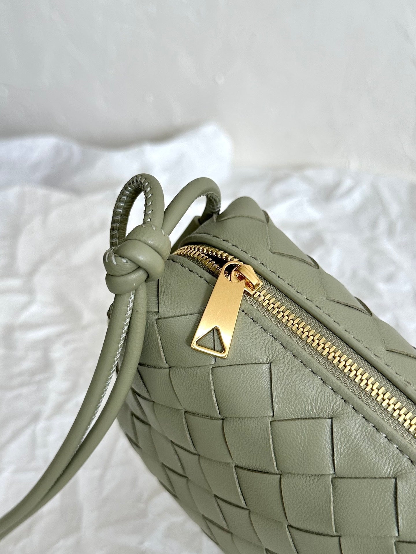 BV LOOP MINI 17CM KHAKI CALFSKIN