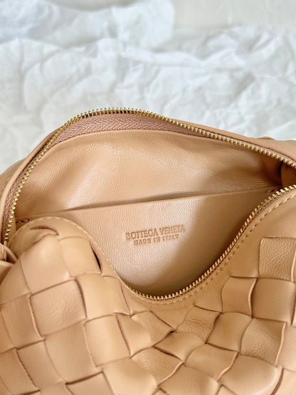 BV LOOP MINI 17CM BEIGE CALFSKIN