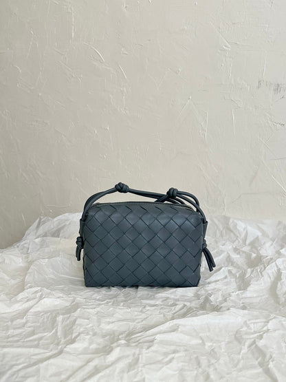 BV LOOP MINI 17CM GREY CALFSKIN