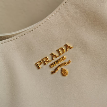 CHAIN TOTE 39 SOFT WHITE CALFSKIN