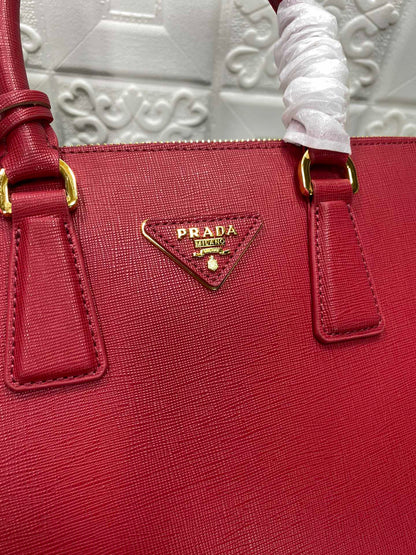 PRA GALLERIA 32 BAG IN CHERRY RED SAFFIANO LEATHER