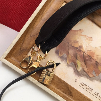 HM SHOULDER BAG 35 BLACK TOGO GOLD HARDWARE