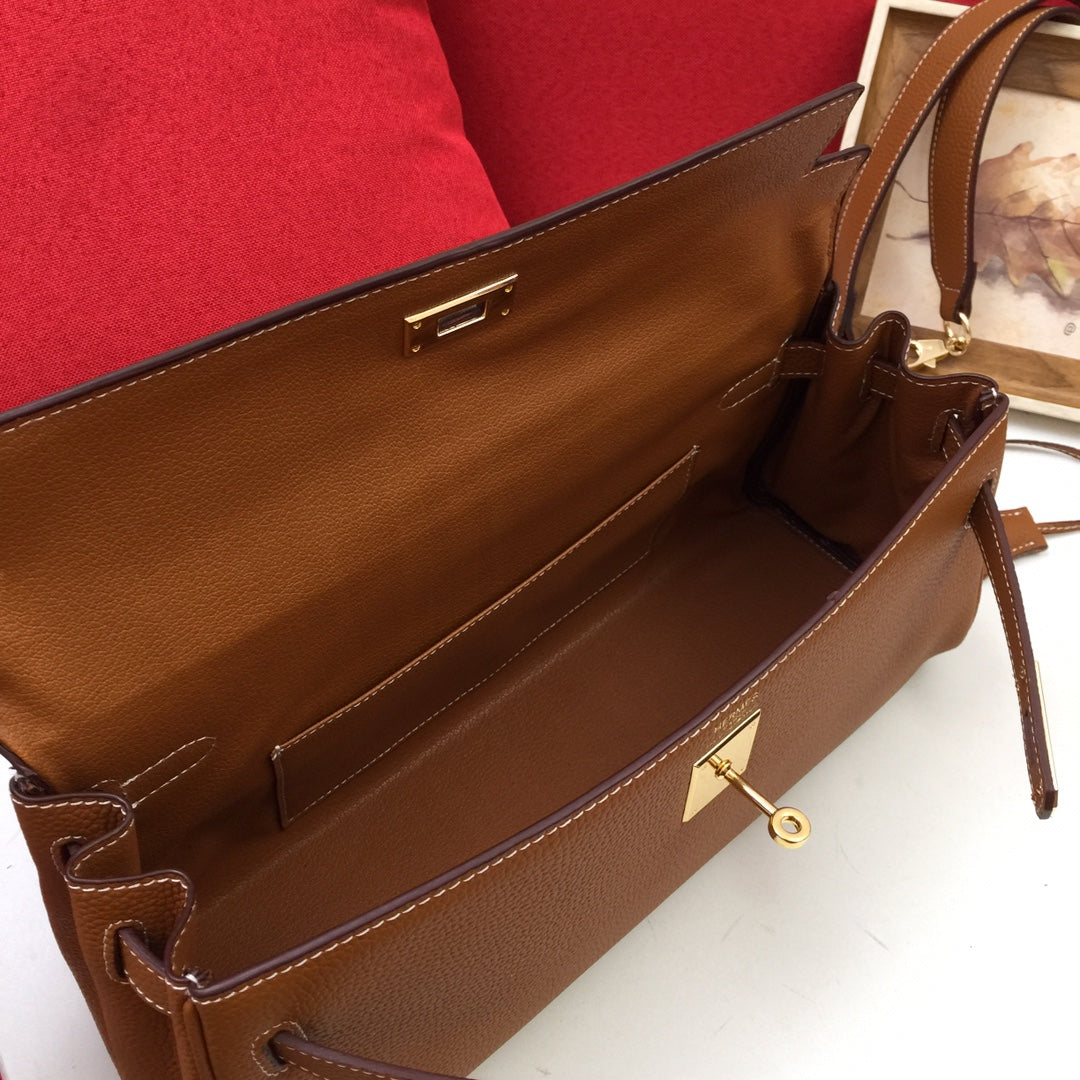 HM SHOULDER BAG 35 BROWN TOGO GOLD HARDWARE