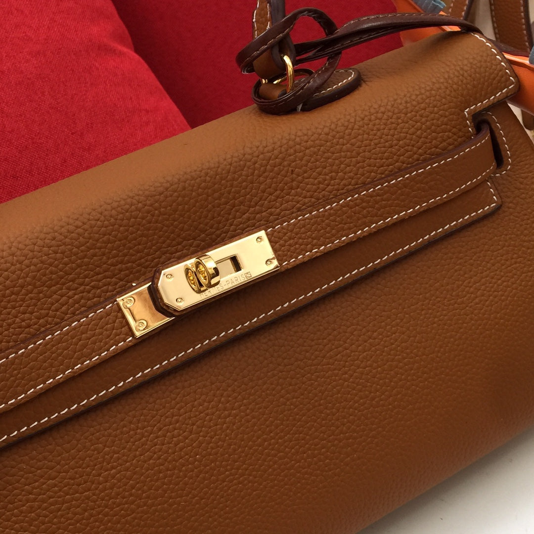 HM SHOULDER BAG 35 BROWN TOGO GOLD HARDWARE