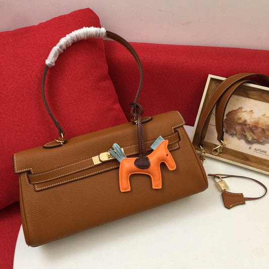 HM SHOULDER BAG 35 BROWN TOGO GOLD HARDWARE