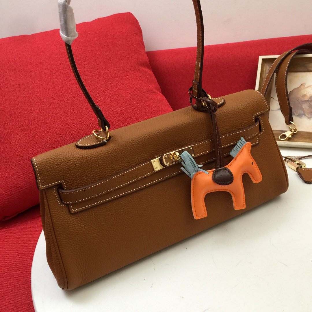 HM SHOULDER BAG 35 BROWN TOGO GOLD HARDWARE