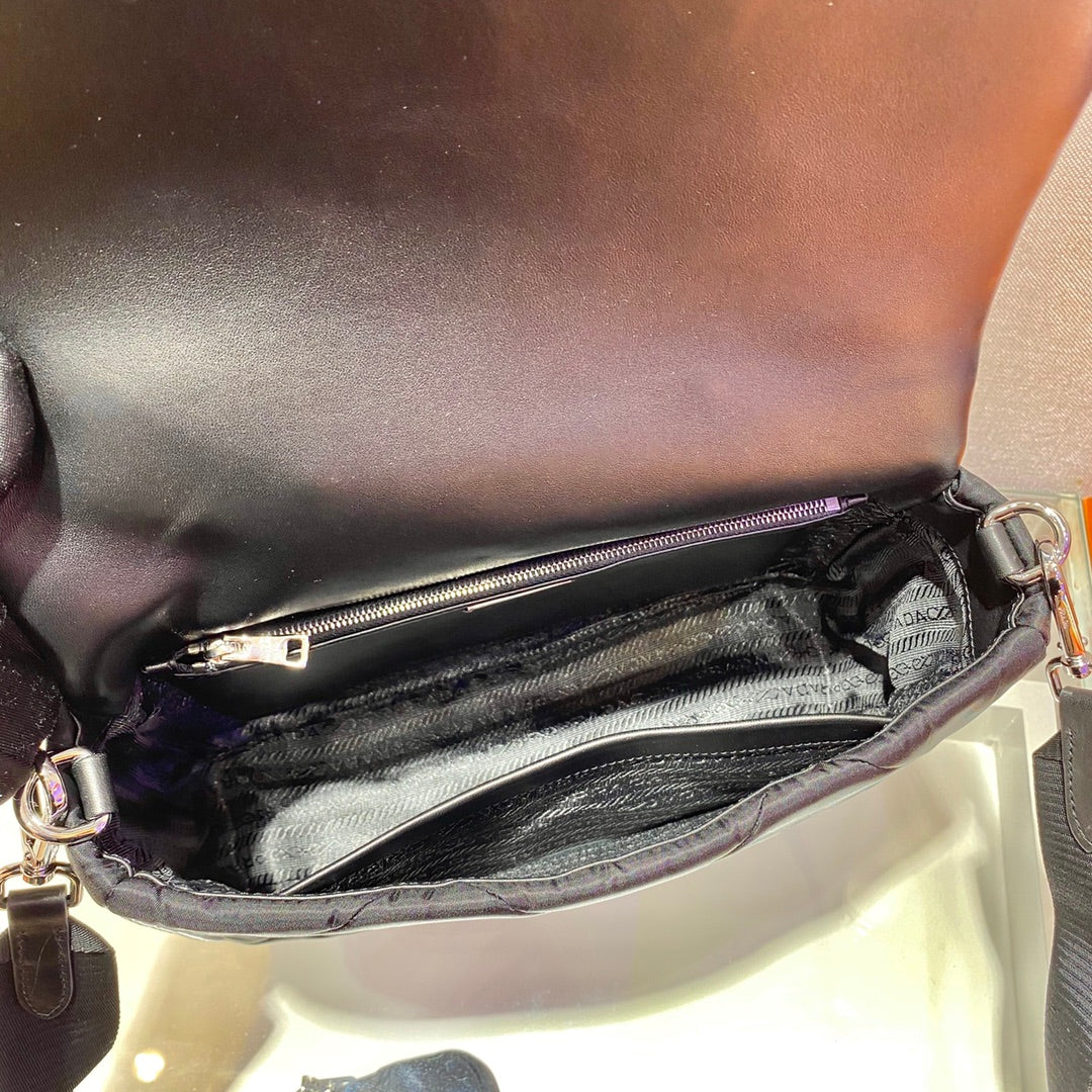 LARGE FLAP BAG 28 IN BLACK TRIANGULAR QUILTED PATTERN RE-NYLON