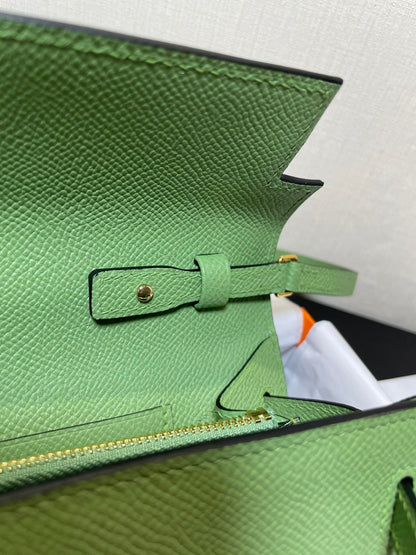 kelly to go wallet 20.5 green epsom gold hardware