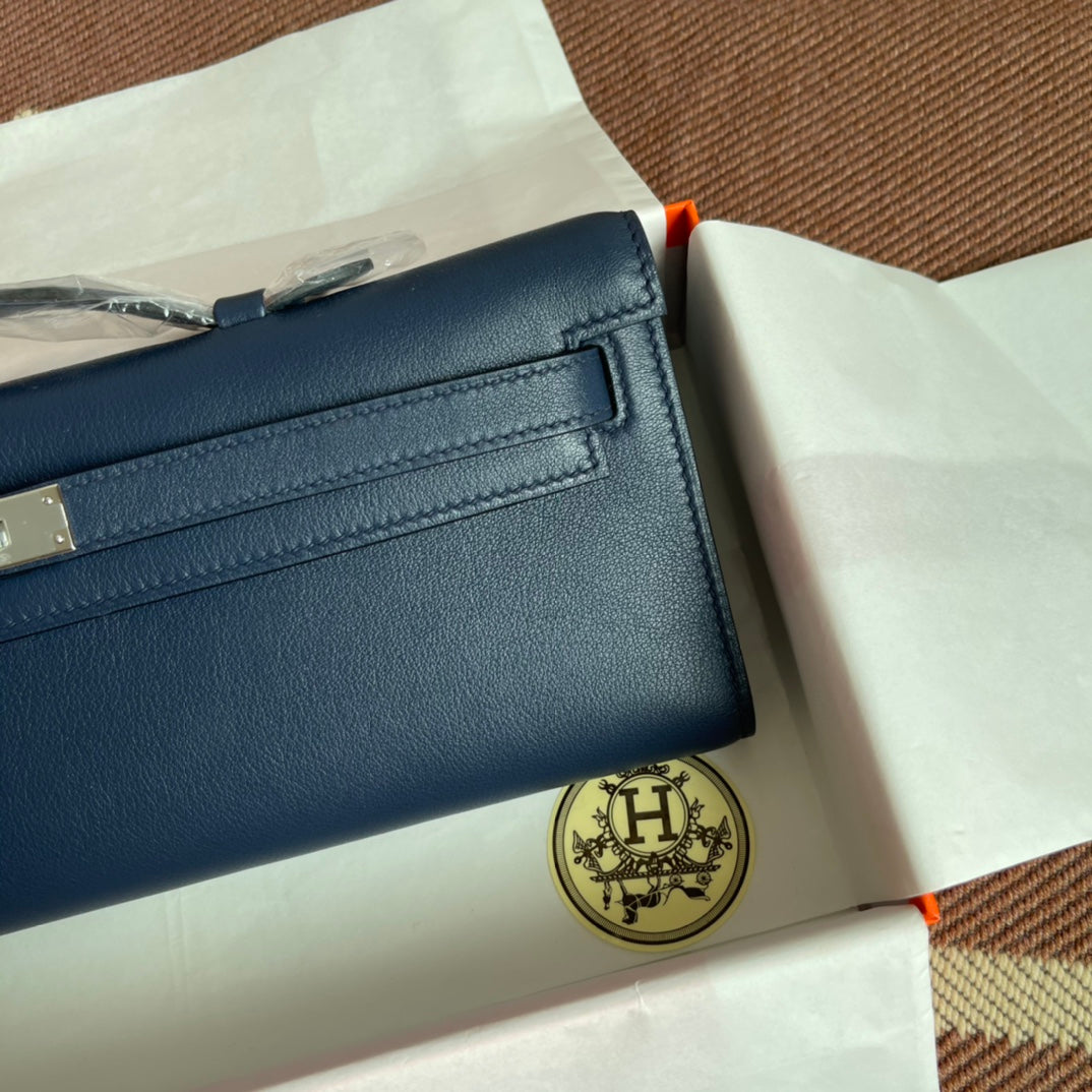 HM Kelly Cut 31cm Navy Swift Leather Shw