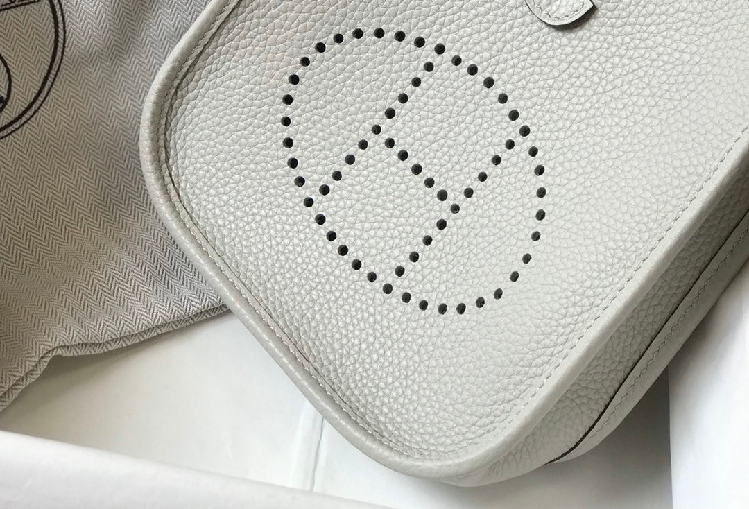 Mini Evelyne 18cm Light Grey Togo Silver Hardware