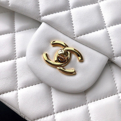 flap bag jumbo 30cm white lambskin gold hardware