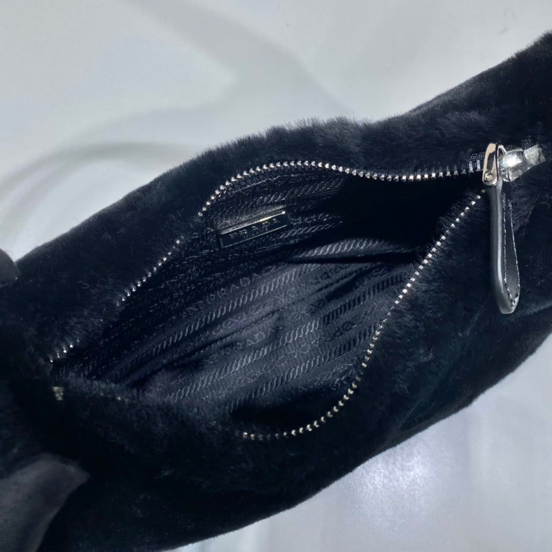 HOBO BAG 23 IN BLACK RABBIT FUR