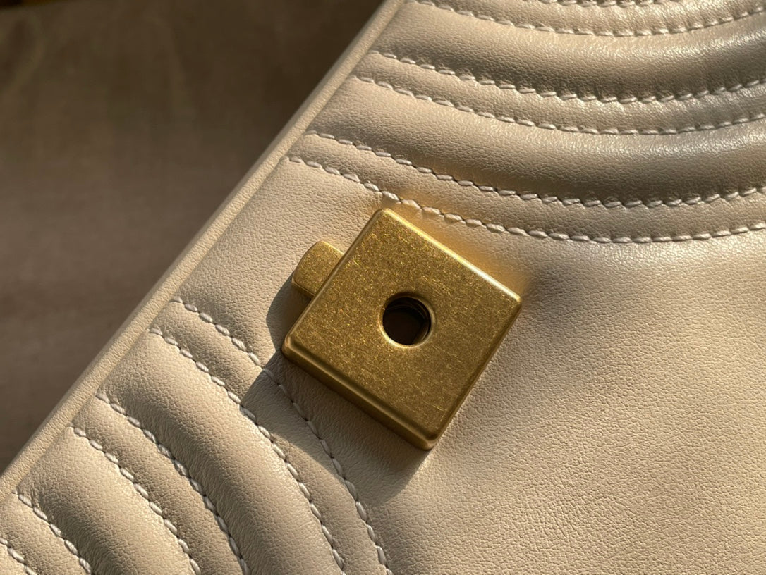 GG MARMONT MATELASS¨¦ SMALL 22 BAG WHITE CALFSKIN