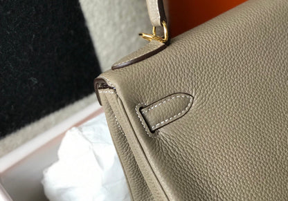 HM KELLY 25CM TAUPE TOGO GOLD HARDWARE