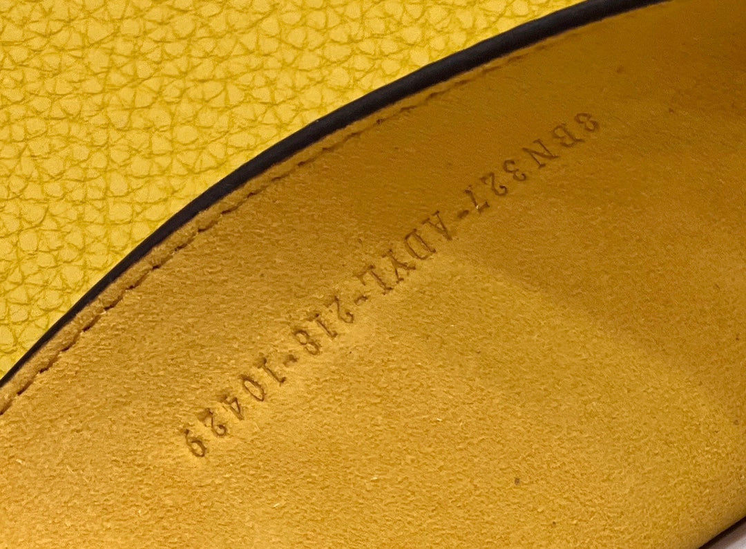 PEEKABOO ISEEU 33 IN YELLOW GRAINED CALFSKIN SILVER HARDWARE