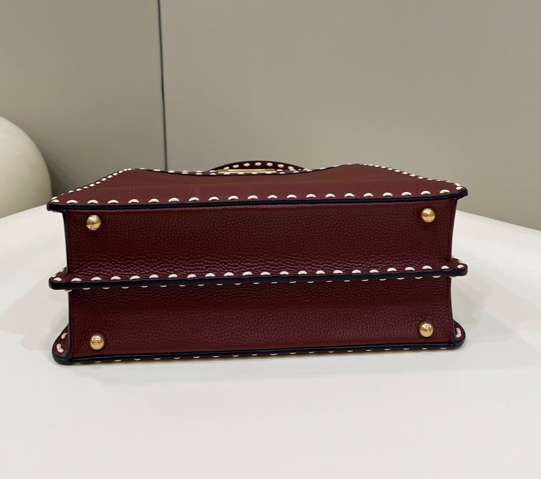 PEEKABOO ISEEU 33 IN SANGRIA RED GRAINED CALFSKIN GOLD HARDWARE