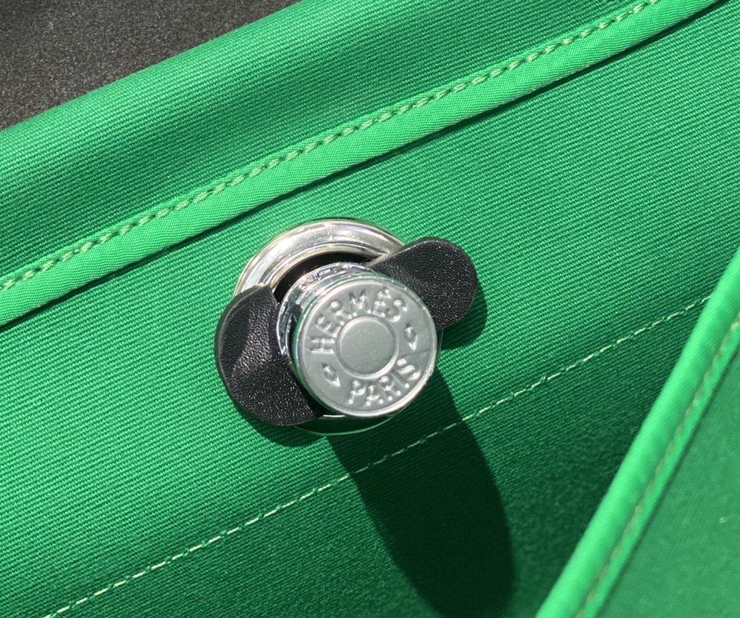 Herbag 31 Toile Green Canvas Black Cowhide Leather