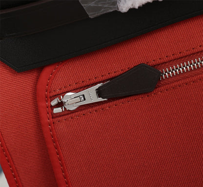 HM HERBAG ZIP 31 RED AND BLACK CANVAS