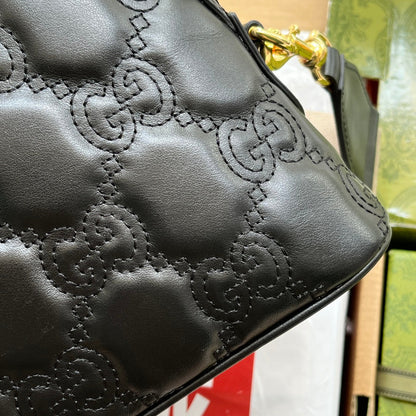 MATELASS¨¦ LEATHER SHOULDER BAG 23 IN BLACK EMBOSSED CALFSKIN GOLD HARDWARE