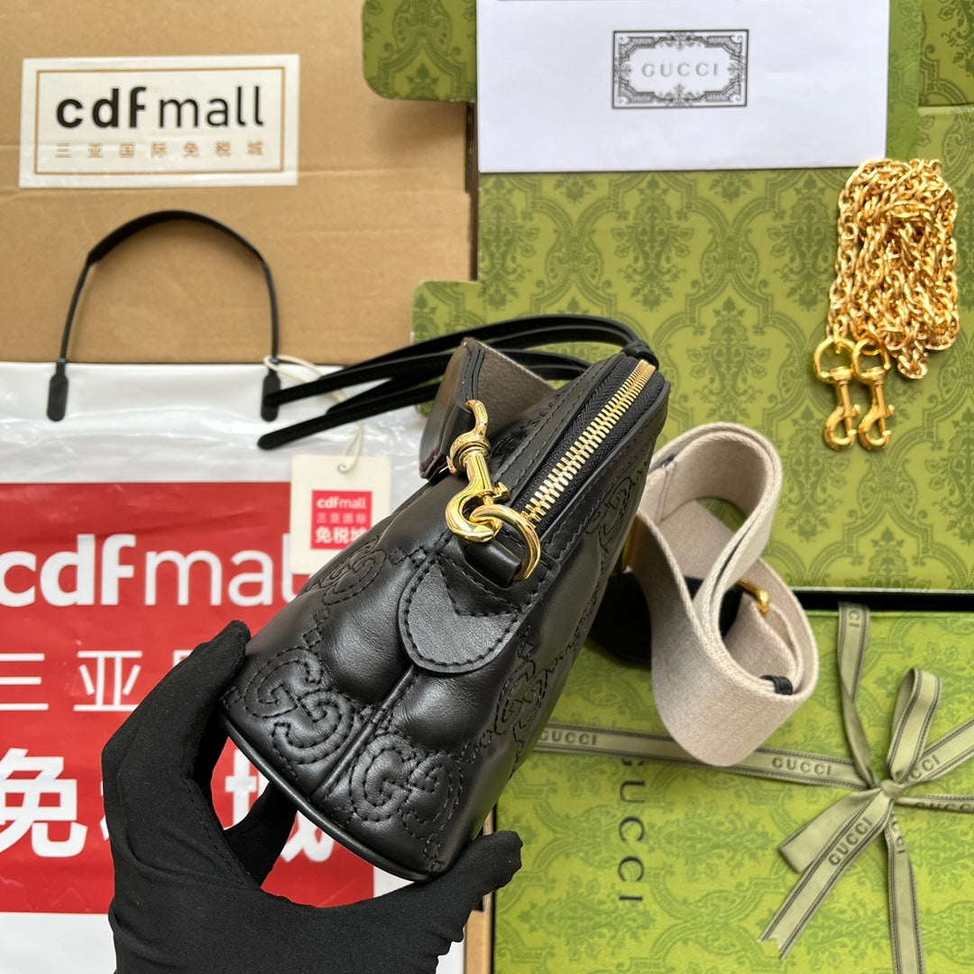 MATELASS¨¦ LEATHER SHOULDER BAG 23 IN BLACK EMBOSSED CALFSKIN GOLD HARDWARE