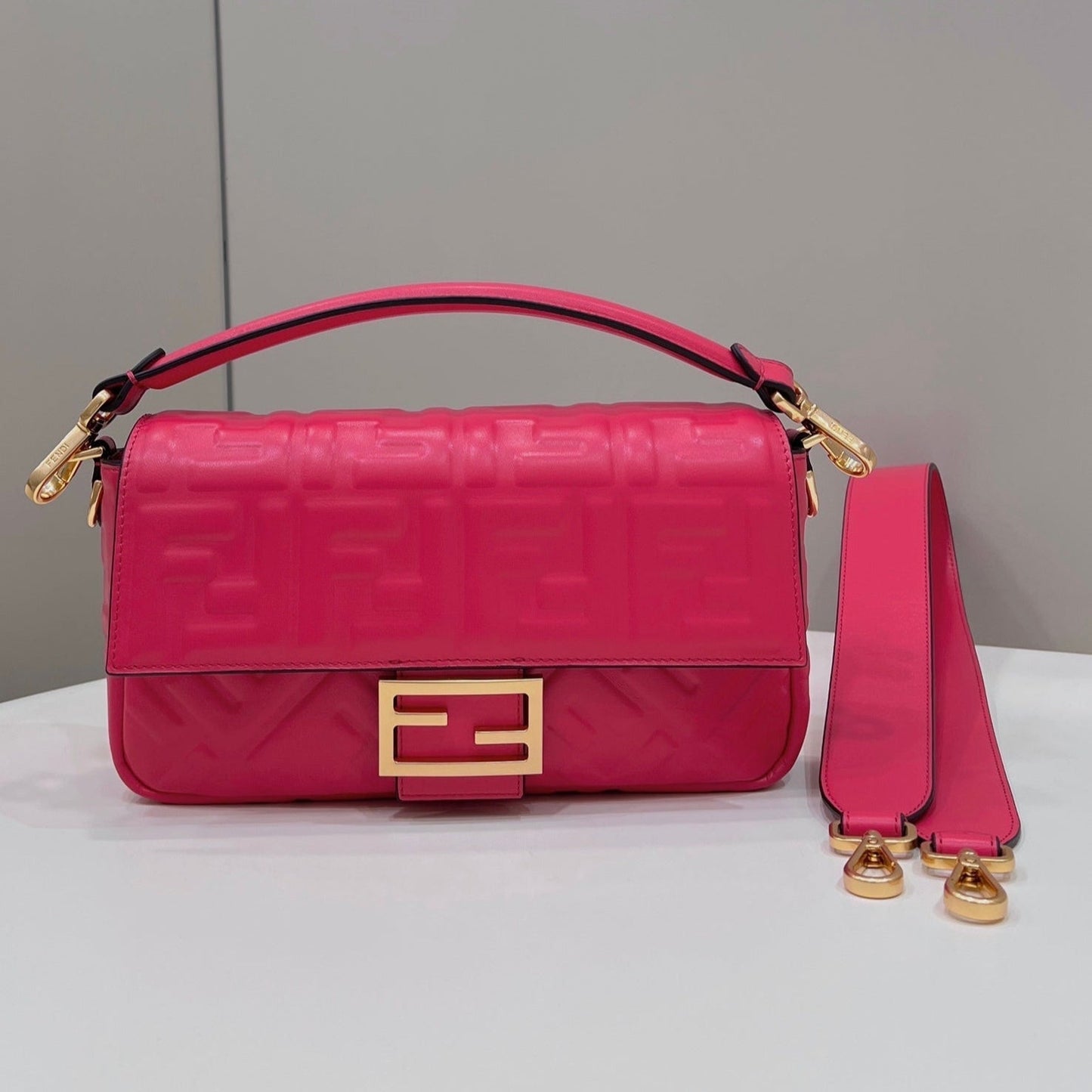 BAGUETTE WITH FF MOTIF 27 IN CERISH PINK SOFT LAMBSKIN GOLD HARDWARE