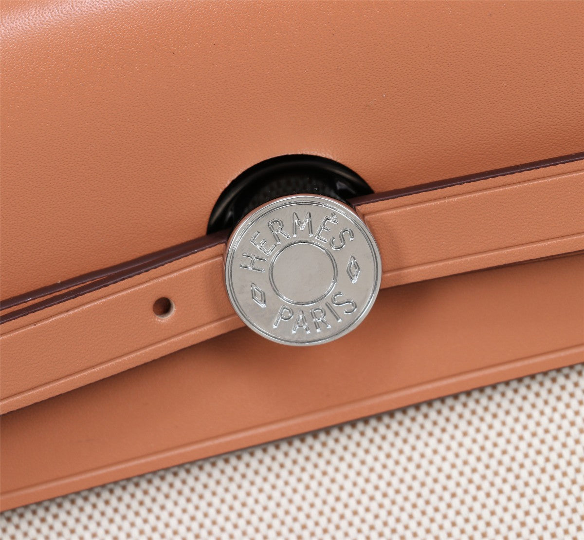 HM HERBAG ZIP 31 CIDER AND CREAMY WHITE CALFSKIN