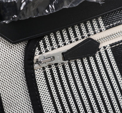HM HERBAG ZIP 31 BLACK AND WHITE LINE MOTIF CANVAS