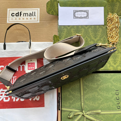 MATELASS¨¦ SHOULDER BAG 32 IN BLACK EMBOSSED CALFSKIN GOLD HARDWARE