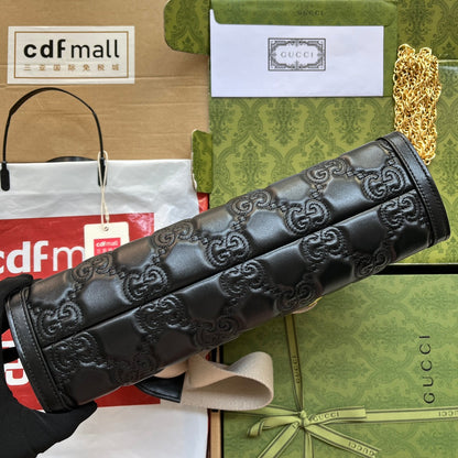 MATELASS¨¦ SHOULDER BAG 32 IN BLACK EMBOSSED CALFSKIN GOLD HARDWARE