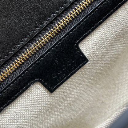 MATELASS¨¦ SHOULDER BAG 32 IN BLACK EMBOSSED CALFSKIN GOLD HARDWARE