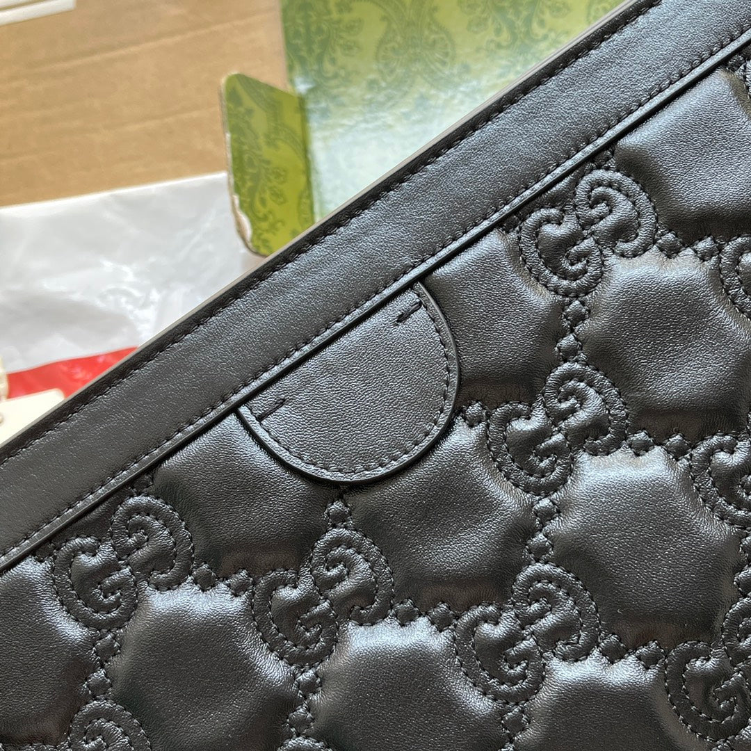 MATELASS¨¦ SHOULDER BAG 32 IN BLACK EMBOSSED CALFSKIN GOLD HARDWARE