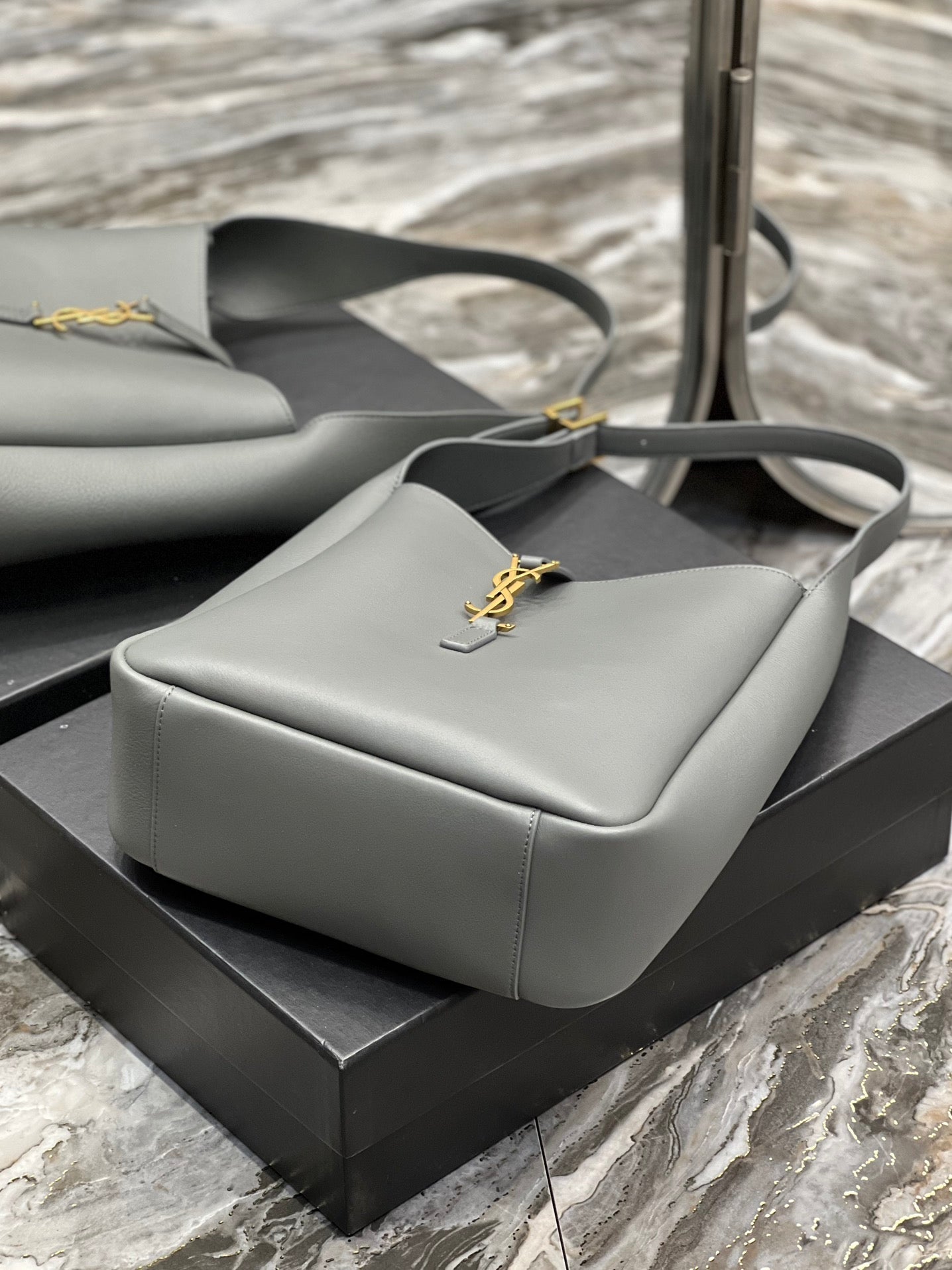 le 5a7 small 23 rock gray calfskin