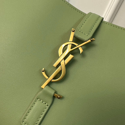 Le 5 a 7 24 Light Green Lambskin Ghw