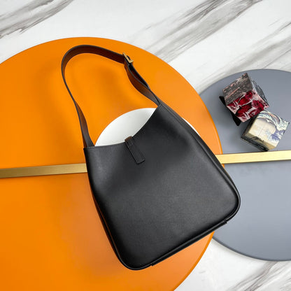 le 5a7 small 23cm black calfskin