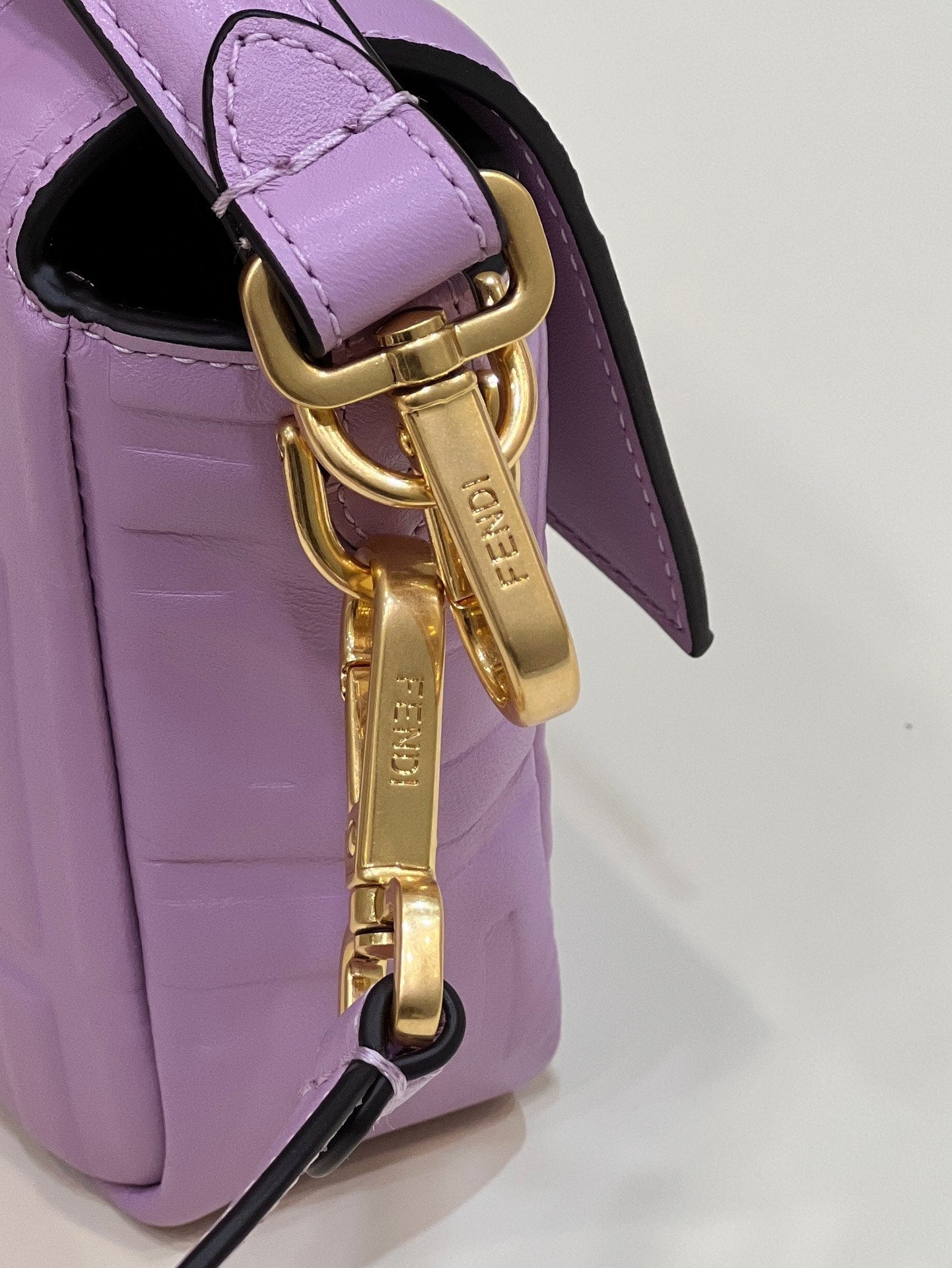 BAGUETTE WITH FF MOTIF 27 IN MAUVE PURPLE SOFT LAMBSKIN GOLD HARDWARE