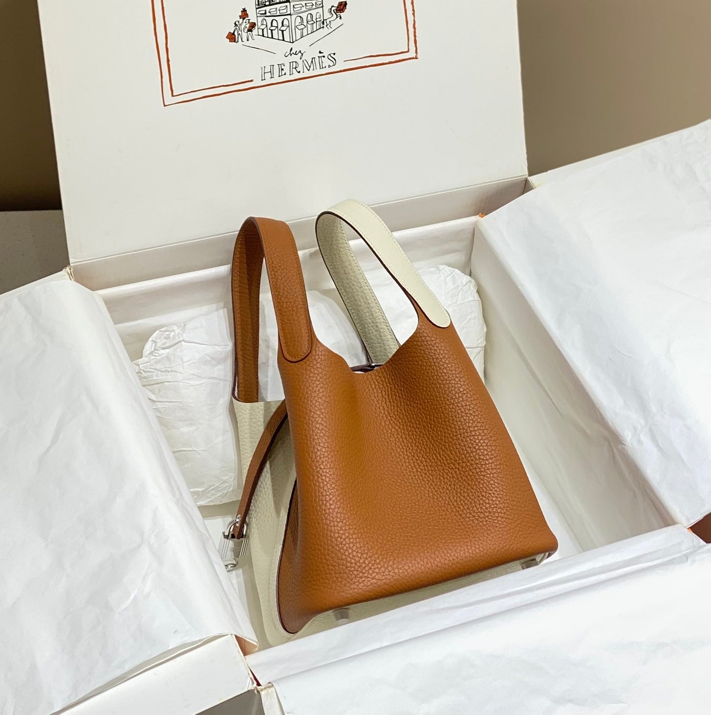 picotin lock 18 gold white togo shw