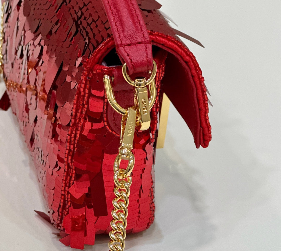 BAGUETTE MINI 19 IN RED SEQUINS GOLD HARDWARE
