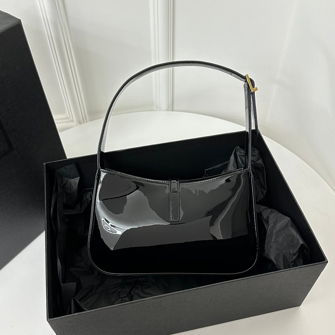 Le 5 a 7 24 Black Shiny Lambskin Ghw