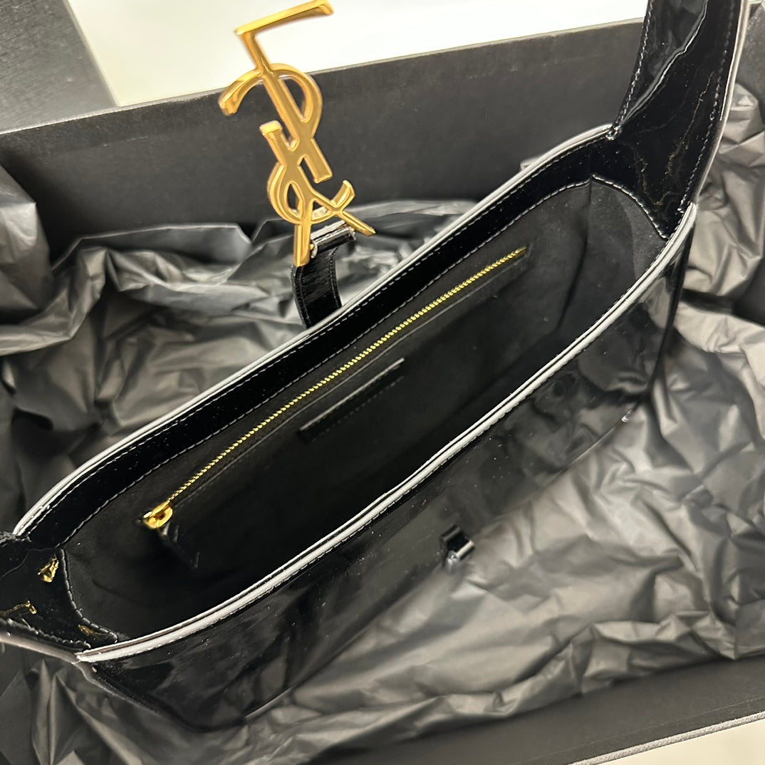 Le 5 a 7 24 Black Shiny Lambskin Ghw