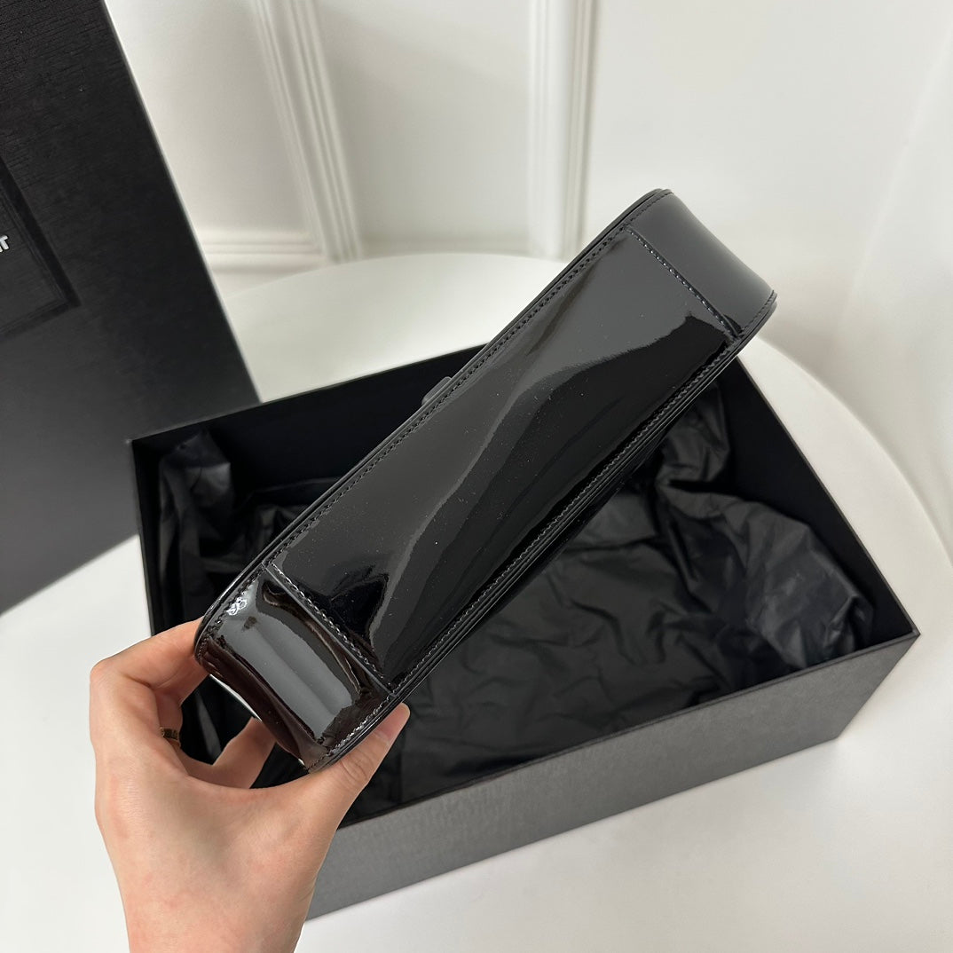 Le 5 a 7 24 Black Shiny Lambskin Ghw