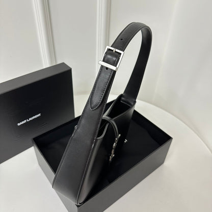 Le 5 a 7 24 Black Lambskin Shw