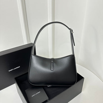 Le 5 a 7 24 Black Lambskin Shw