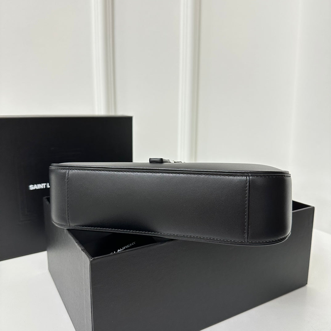 Le 5 a 7 24 Black Lambskin Shw