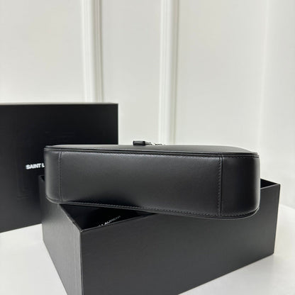 Le 5 a 7 24 Black Lambskin Shw