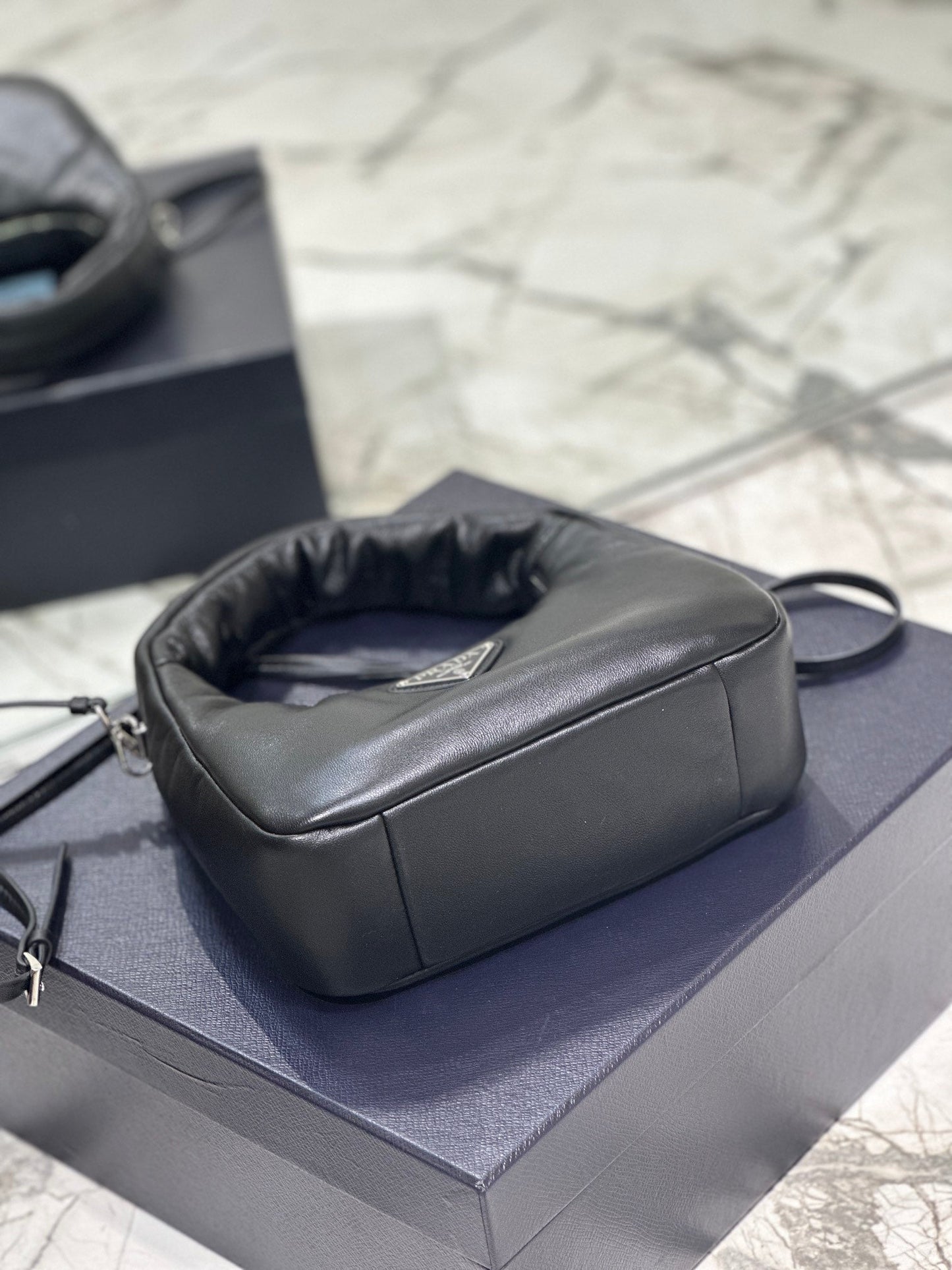 HOBO BAG 21 IN BLACK SOFT LAMBSKIN