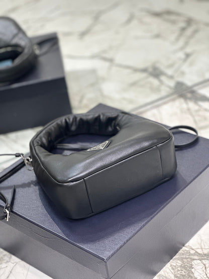 HOBO BAG 21 IN BLACK SOFT LAMBSKIN