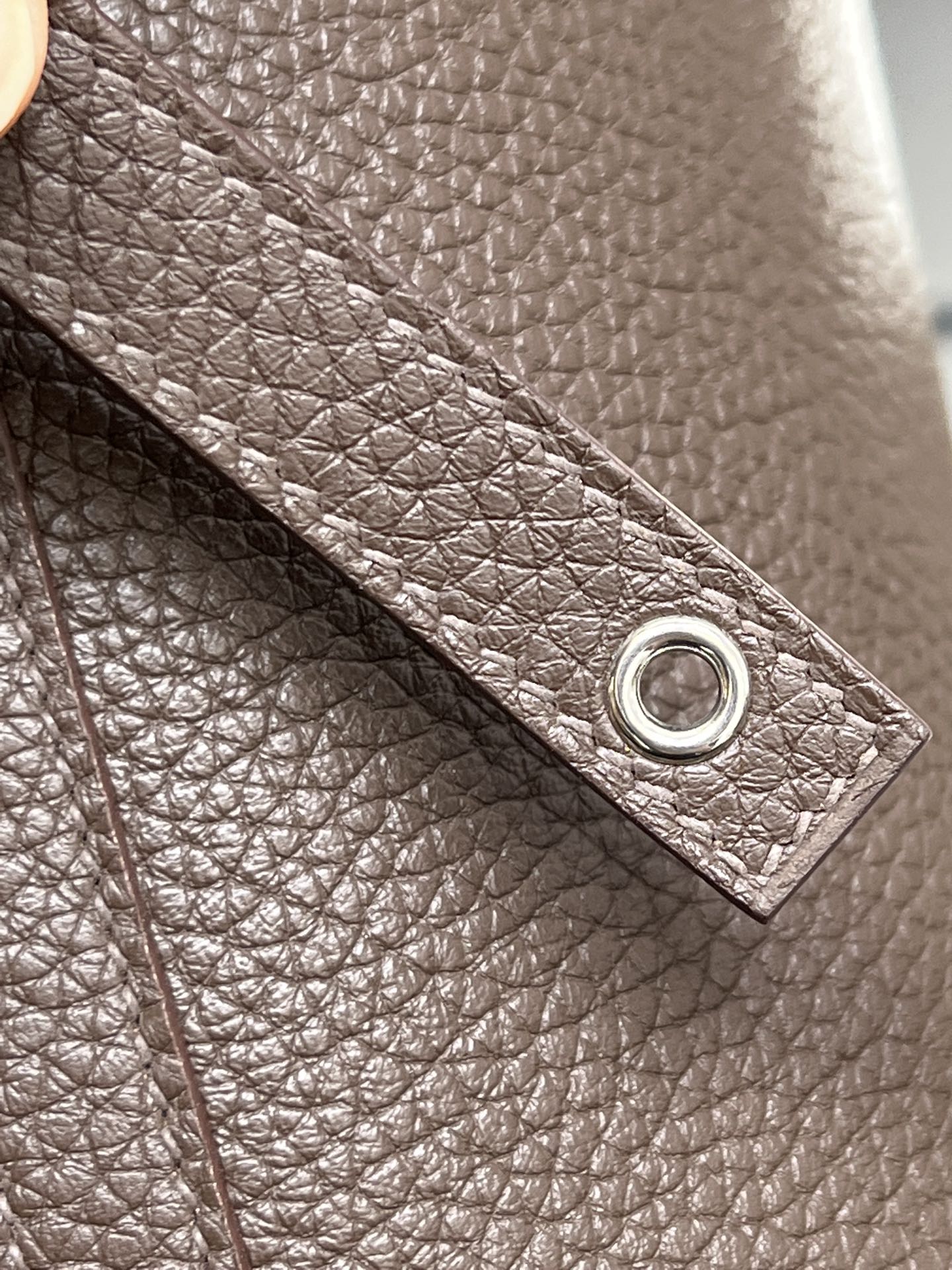 HM PICOTIN LOCK 18 CHOCOLATE TOGO LEATHER