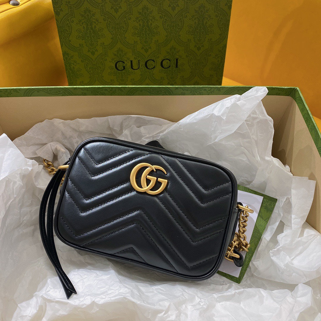 GG MINI 18 MARMONT MATELASS¨¦ BLACK CALFSKIN WITH GOLDEN LOGO