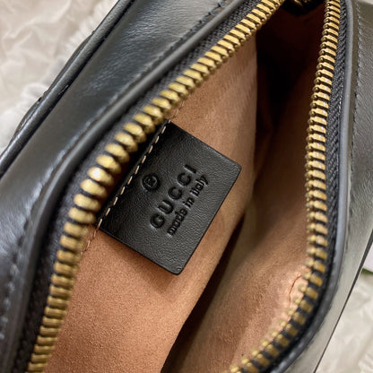 GG MINI 18 MARMONT MATELASS¨¦ BLACK CALFSKIN WITH GOLDEN LOGO